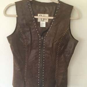 Cripple Creek Studded Brown Leather Vest, Full Zip,  Small 100% leather